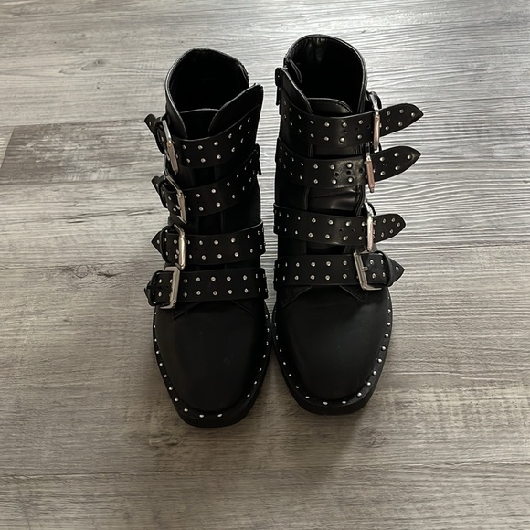 NWOT Forever 21 Black Studded Ankle Booties - Picture 2 of 7